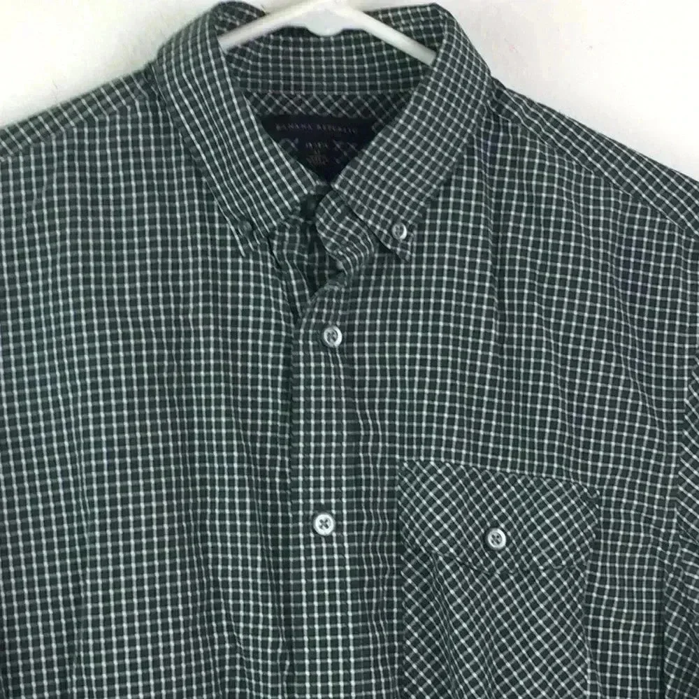 Banana Republic Size Medium 15-15.5 Button Down